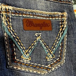 Wrangler boot cut women’s jeans turquoise stitching 7x36 long!🦋